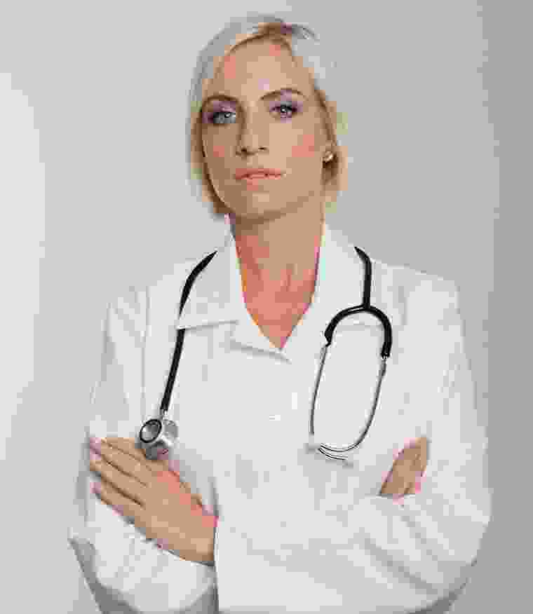 Dr. Lara Cristina Dr. Lara Cristina